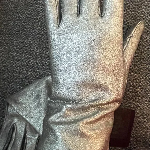 NWT CARLO PAZOLINI leather silver gloves with silk lining - Picture 9 of 10